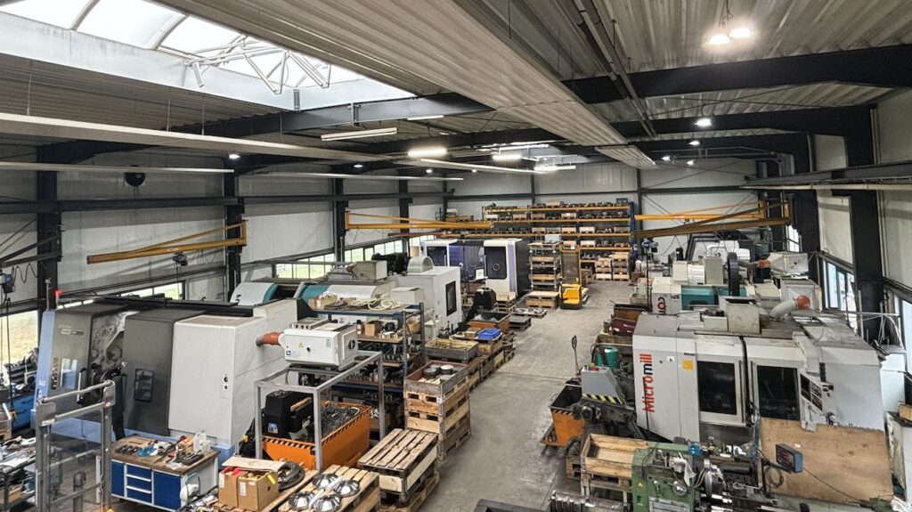 Einblick in die Halle der Firma Schütz Metallverarbeitung